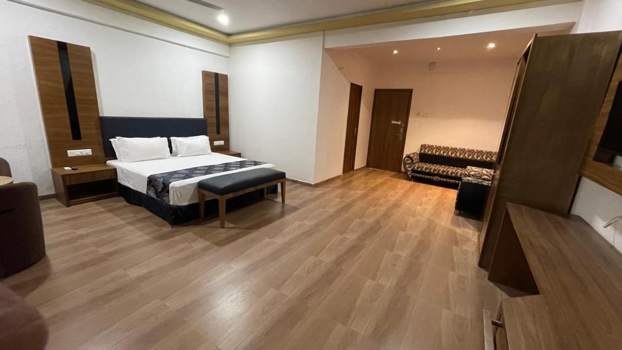 Heaven 7 Hotel & Resort Himatnagar ภายนอก รูปภาพ