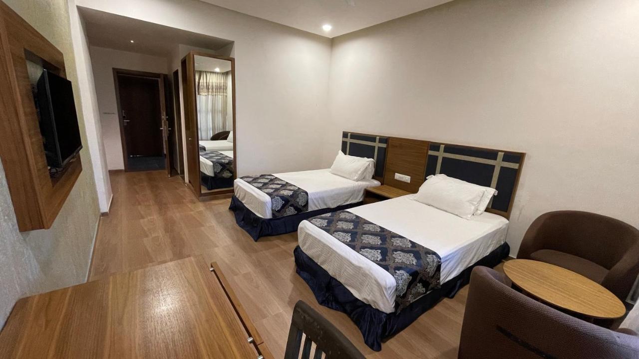 Heaven 7 Hotel & Resort Himatnagar ภายนอก รูปภาพ
