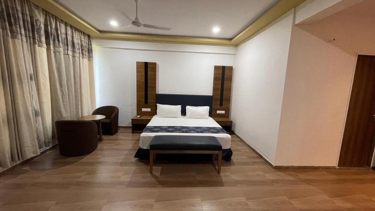 Heaven 7 Hotel & Resort Himatnagar ภายนอก รูปภาพ