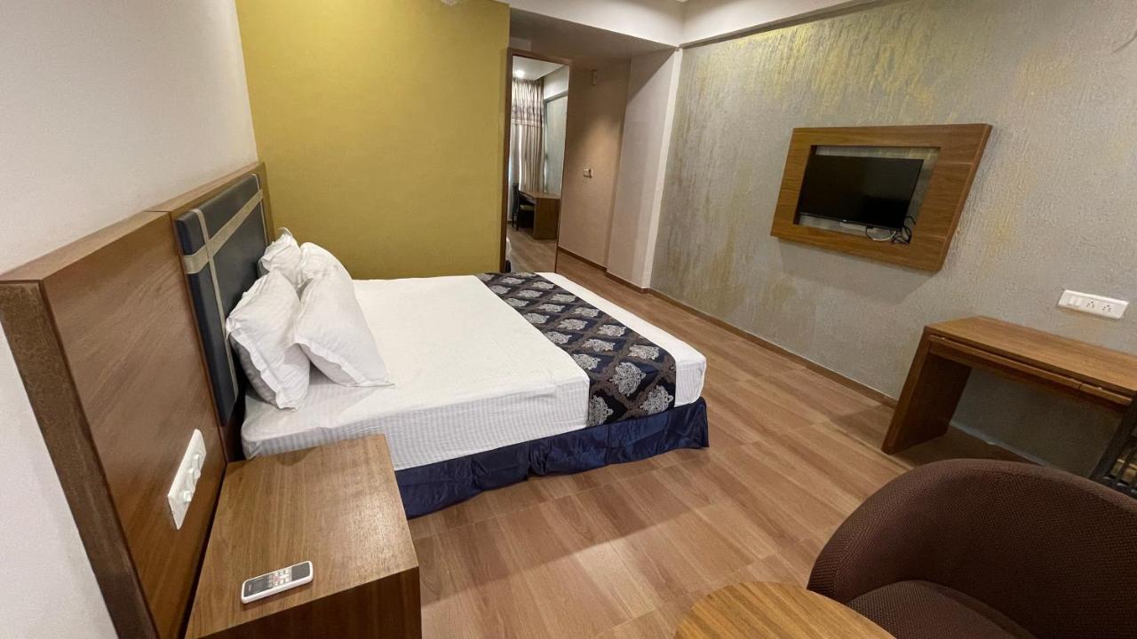 Heaven 7 Hotel & Resort Himatnagar ภายนอก รูปภาพ