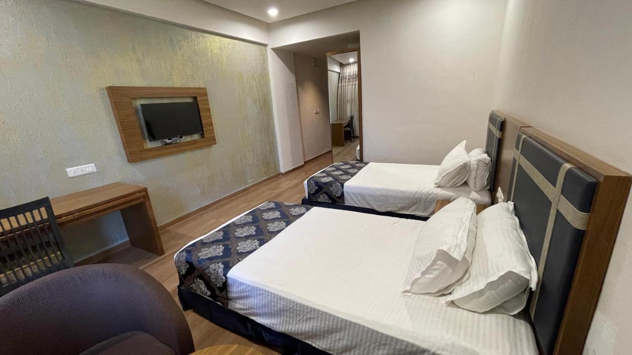 Heaven 7 Hotel & Resort Himatnagar ภายนอก รูปภาพ