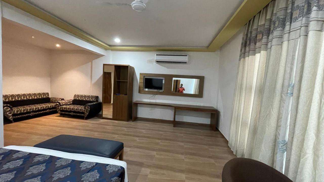 Heaven 7 Hotel & Resort Himatnagar ภายนอก รูปภาพ