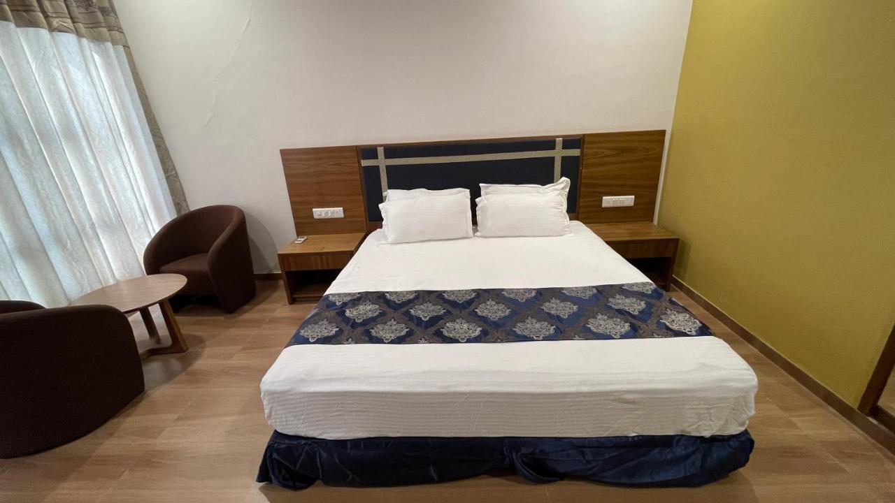 Heaven 7 Hotel & Resort Himatnagar ภายนอก รูปภาพ