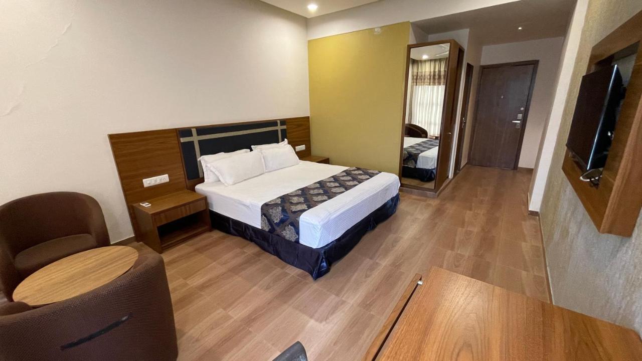 Heaven 7 Hotel & Resort Himatnagar ภายนอก รูปภาพ