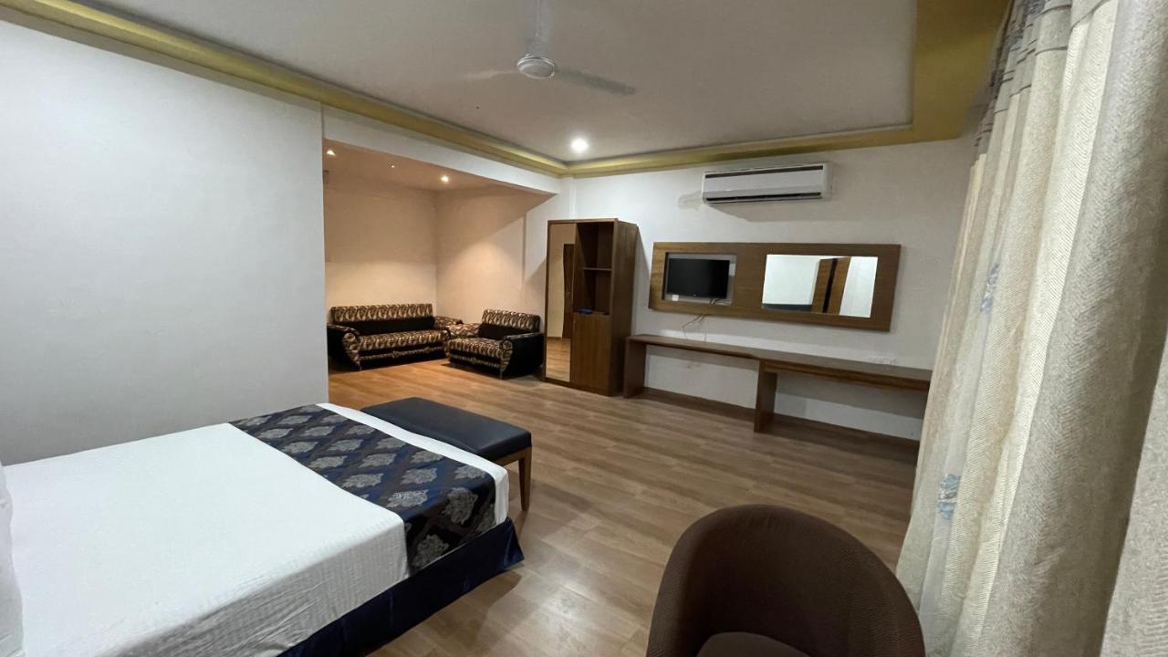 Heaven 7 Hotel & Resort Himatnagar ภายนอก รูปภาพ