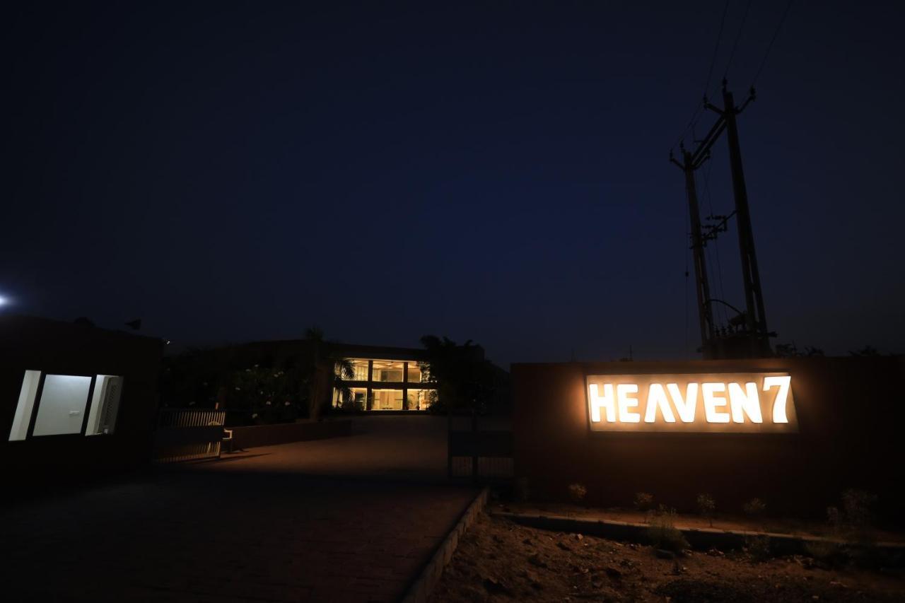 Heaven 7 Hotel & Resort Himatnagar ภายนอก รูปภาพ