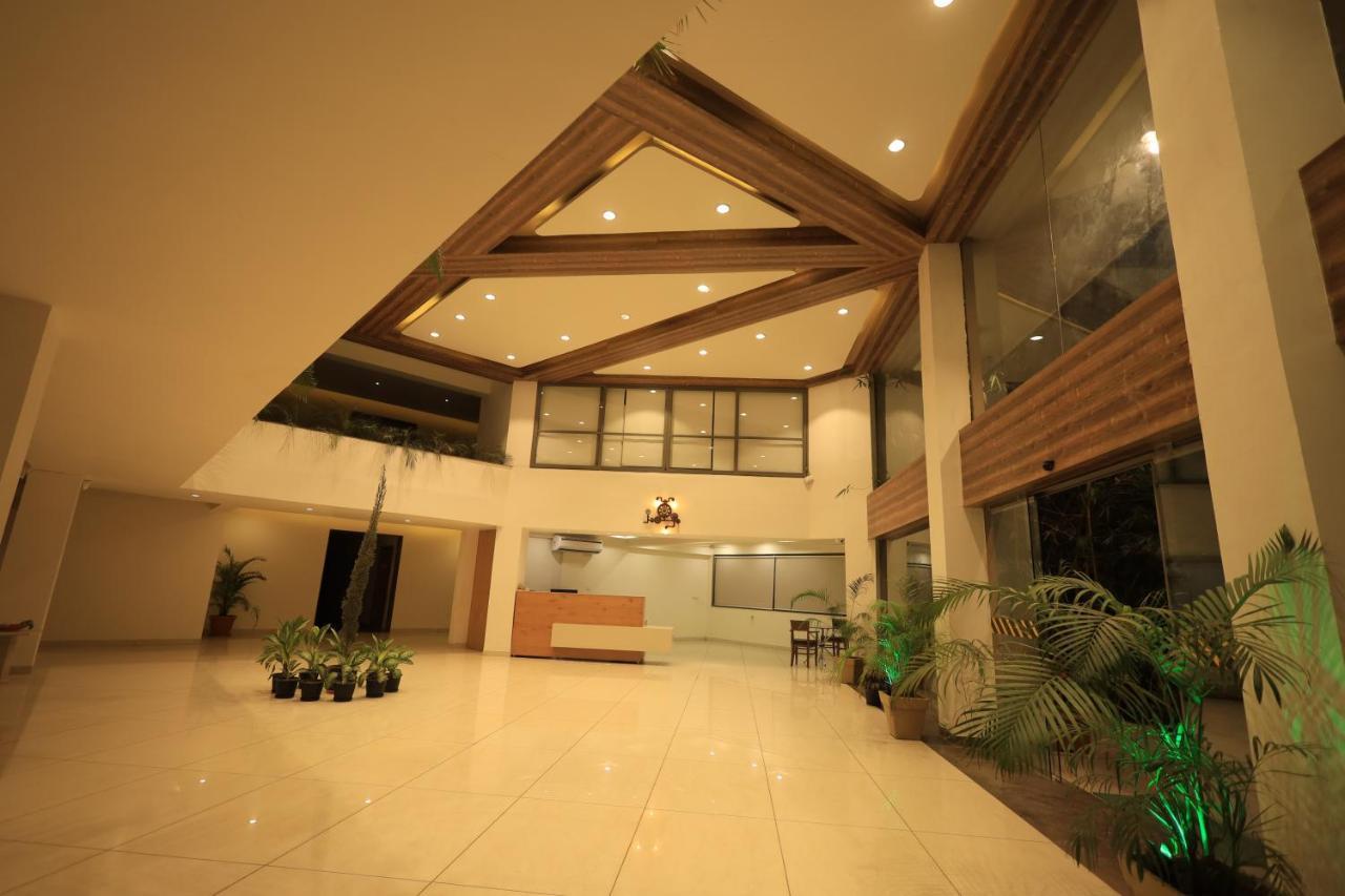 Heaven 7 Hotel & Resort Himatnagar ภายนอก รูปภาพ