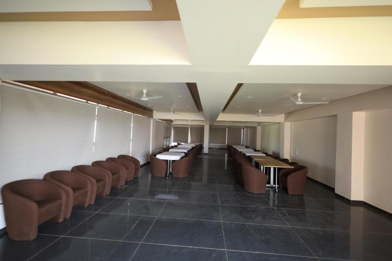 Heaven 7 Hotel & Resort Himatnagar ภายนอก รูปภาพ