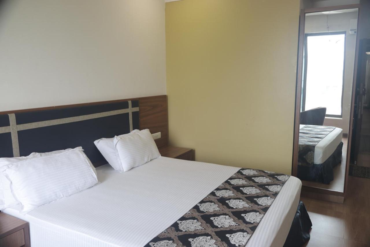 Heaven 7 Hotel & Resort Himatnagar ภายนอก รูปภาพ