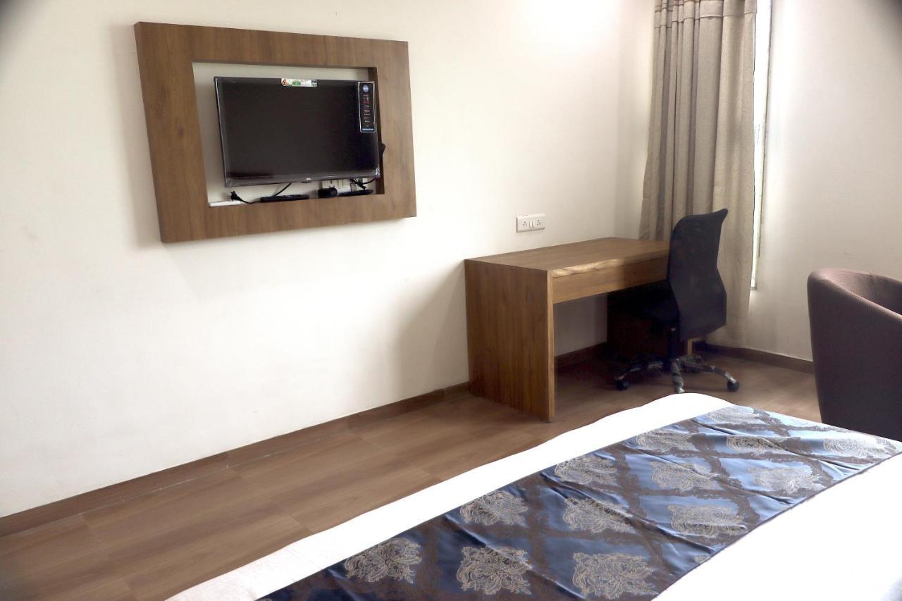 Heaven 7 Hotel & Resort Himatnagar ภายนอก รูปภาพ